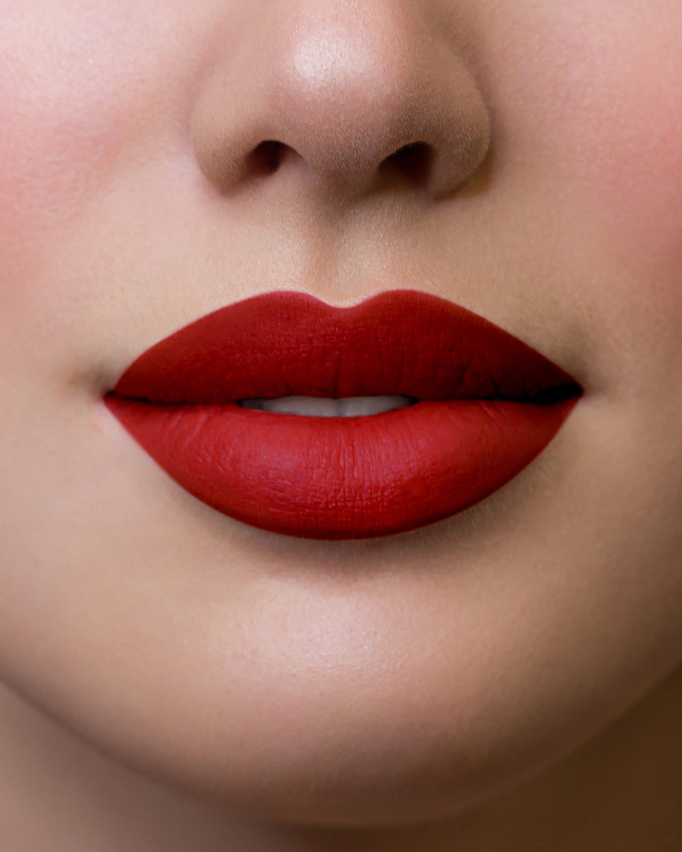HYPNOTIZE LIQUID LIPSTICK - 04 - Diva - Astra Make-Up