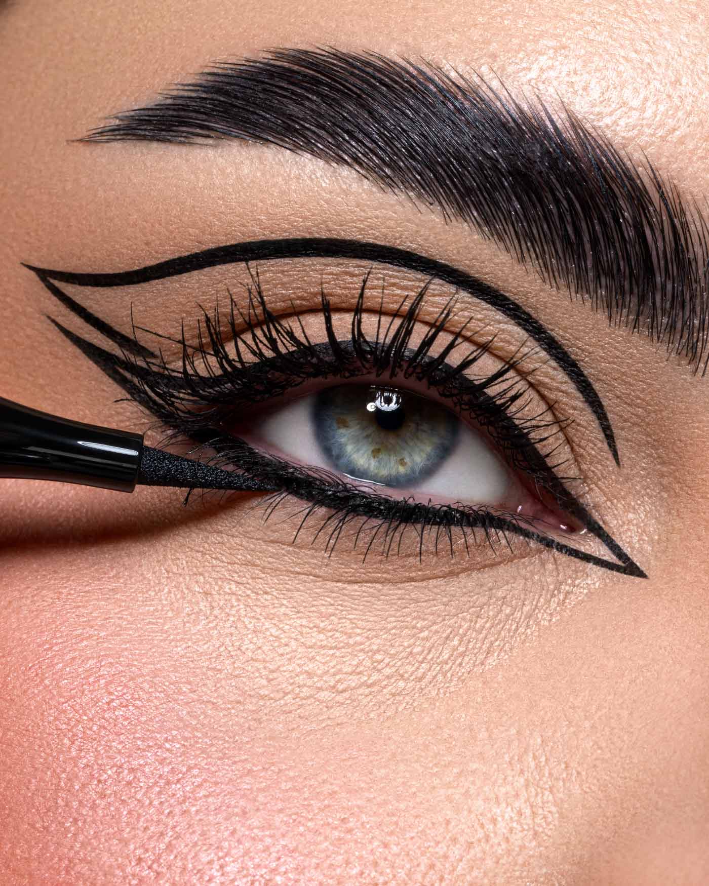 SUBLIMINAL 16H PRO-LINER - Black - Astra Make-Up