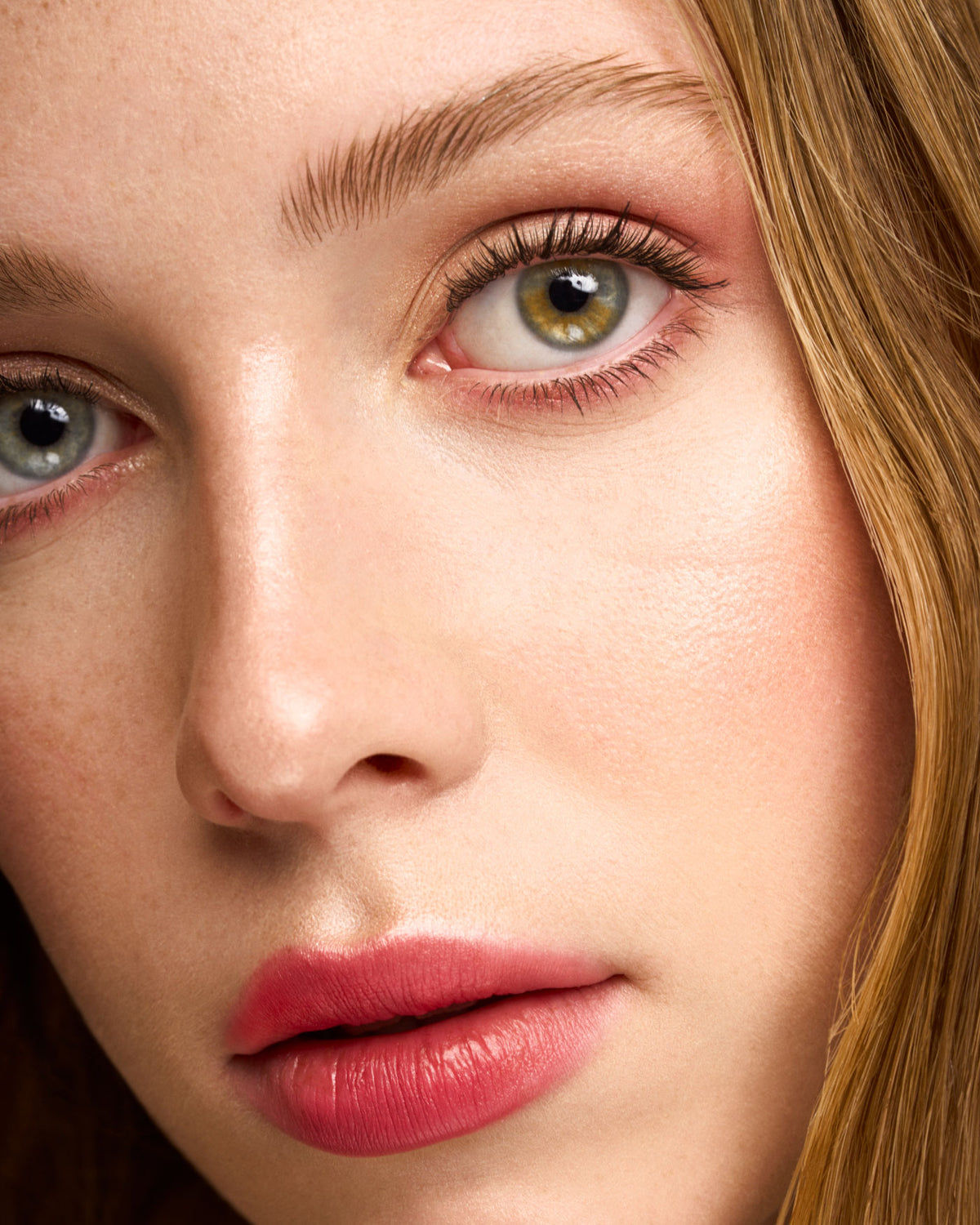 Pure Beauty Brow Gel: Long-lasting combed eyebrows | Astra Make-Up