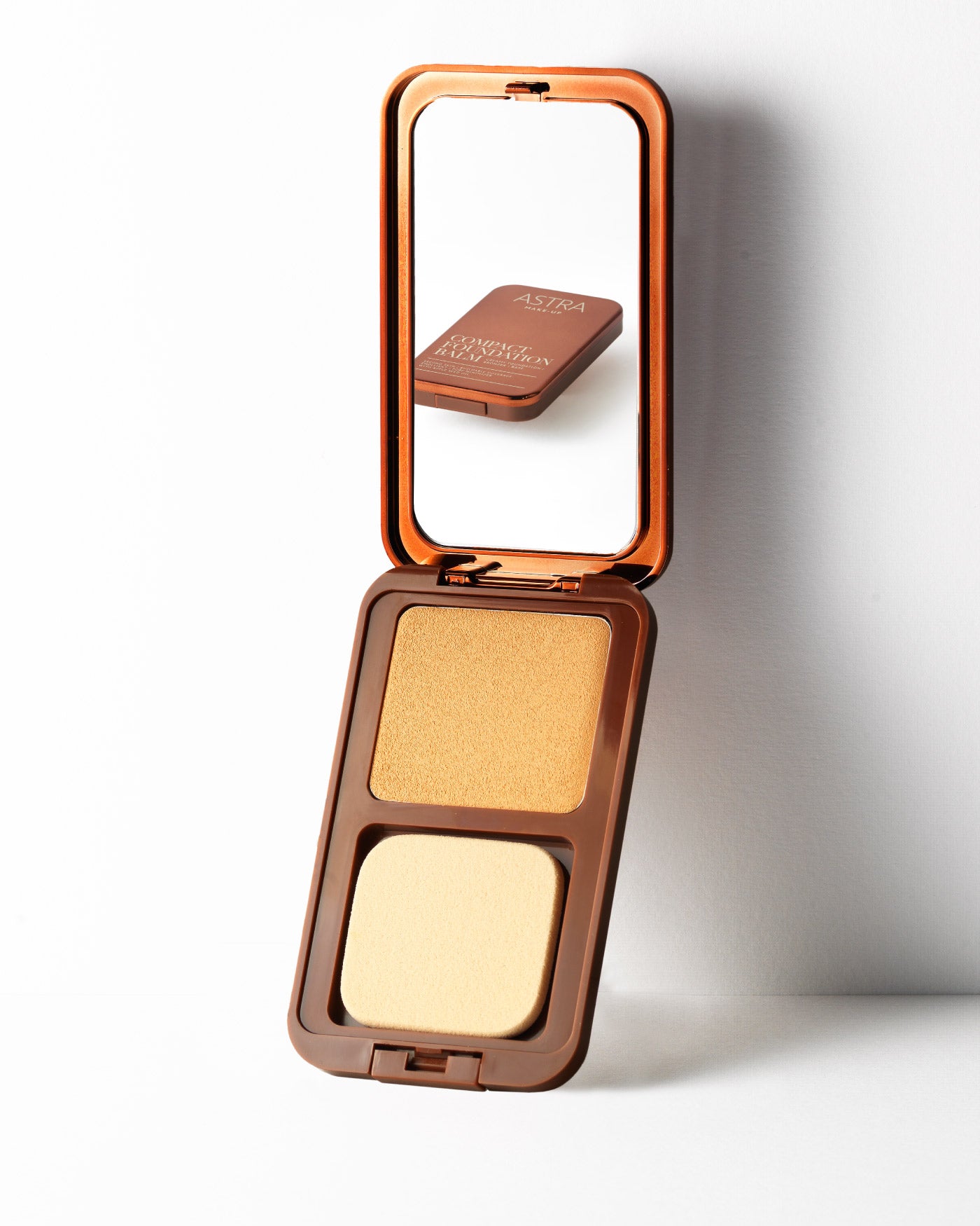 COMPACT FOUNDATION BALM - 02 - Light - Astra Make-Up