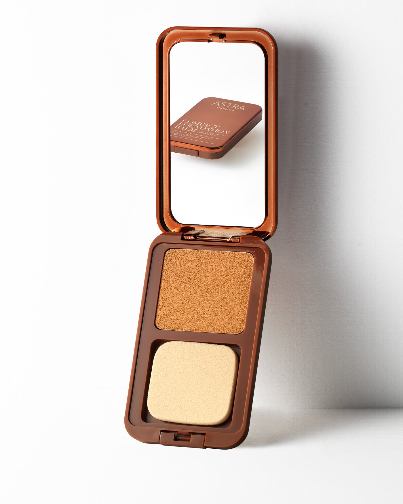 COMPACT FOUNDATION BALM - 04 - Medium - Astra Make-Up